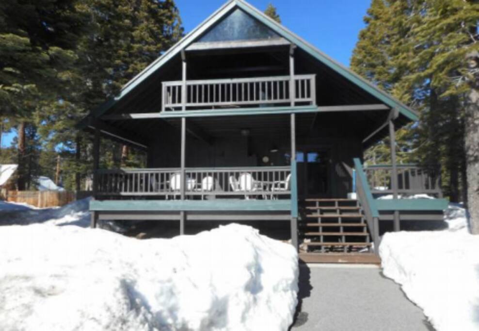 View of the front in winter.