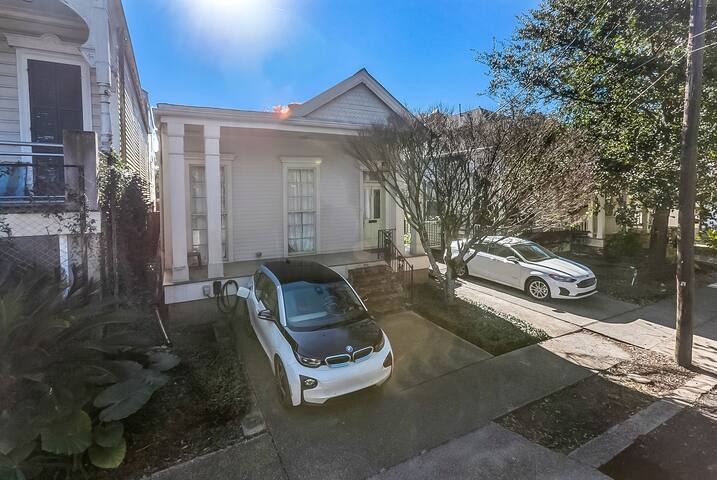 Great House – Great Location with Pool and Hot Tub gallery image 2