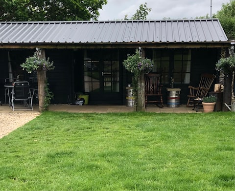 Country Retreat, self-contained, sleeps 4