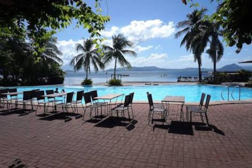 There are 3 pools in the resort. This one's near the restaurant.