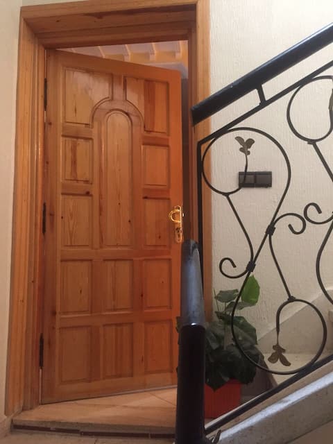 Top performing Airbnb: Pearl ,no stairs private entrance full apartment in Arrondissement D'el Mariniyine مقاطعة المرينيين