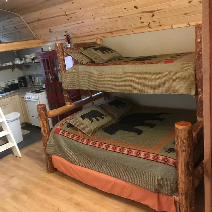 Sleep 7 at Fox Den Cabin, Near Lake Ouachita Tiny houses for Rent in