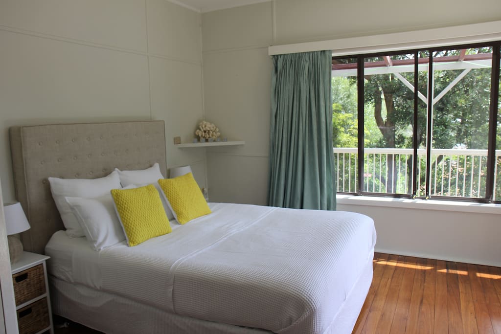 Queen bedroom 2