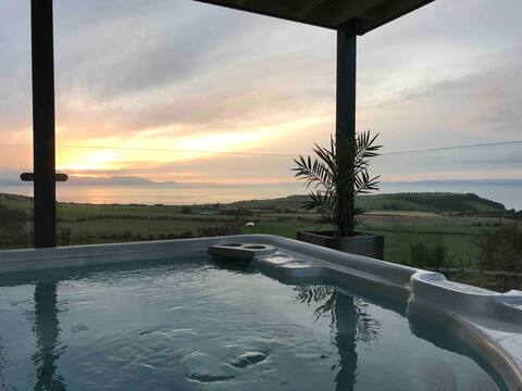 House with private hot tub and views of west coast