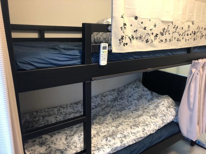 二段ベッド2台あります