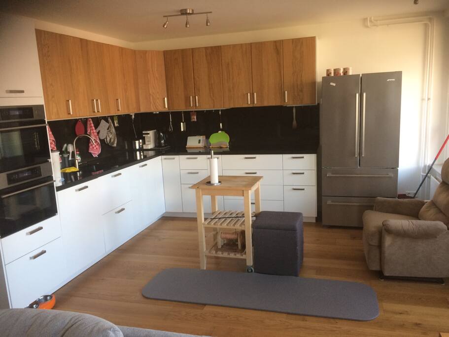 Huge kitchen to enjoy some cooking