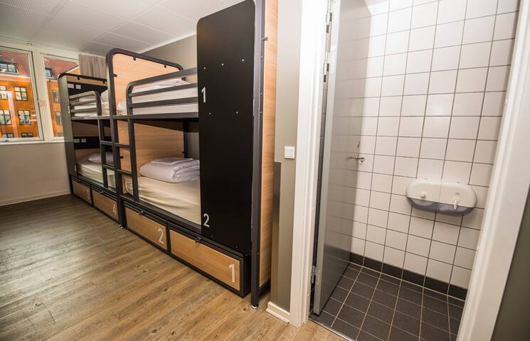 Generator - Bed in 6 Bed Dorm