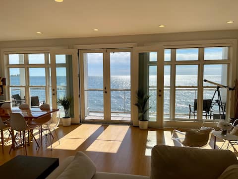 Luxurious, Direct Waterfront Home w/ Private Beach