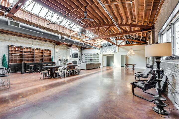 LOFT606: Gigantic Sunlit Former Factory Home gallery image 3
