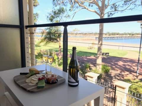 Pt Augusta West Townhouse, Sea View, Home Comforts