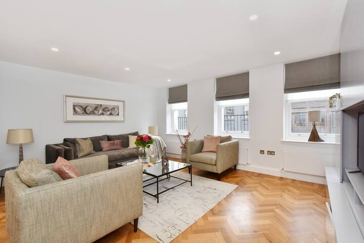 Stunning Mayfair 3 Bed 3 Bath £8 million AC Wi-Fi gallery image 4