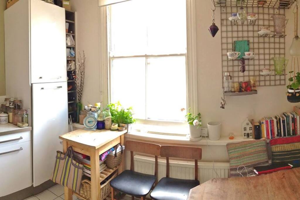 Great kitchen, lots of light :)
