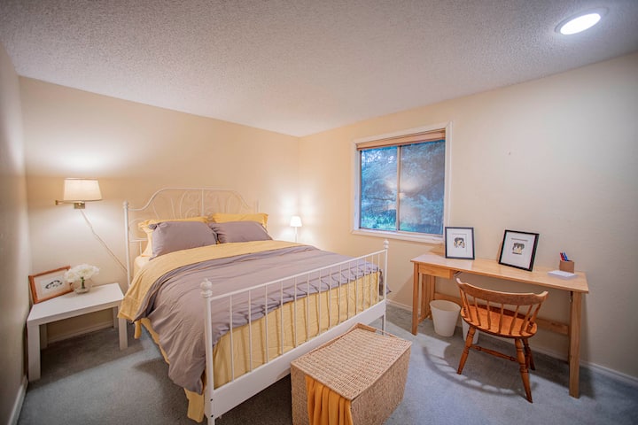 غرفة نوم ثالثة في الطابق الثاني