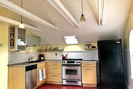 Sunny Parkside with Castle Views