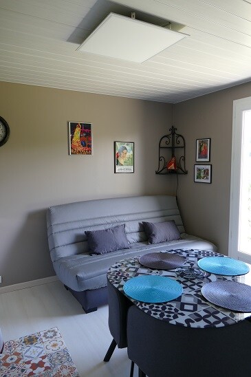 Jikoni na kitanda cha sofa