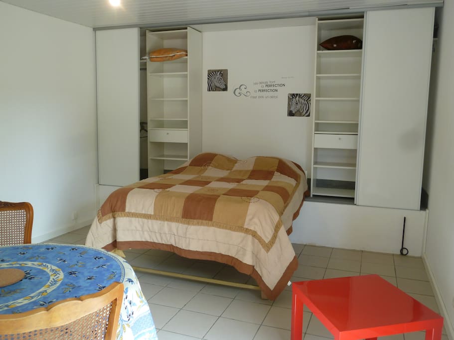 Studio privatif, un lit double, un lit simple