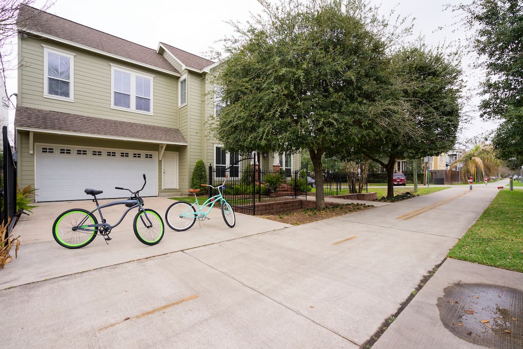 The apartment is above the garage and has a separate entrance next to the garage door. Feel free to ride the cruiser bikes around town on the trail conveniently located directly in front of the house.