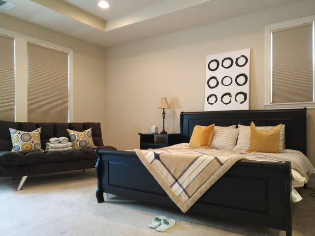 Modern Mastersuite 500SF2B Memry King TV