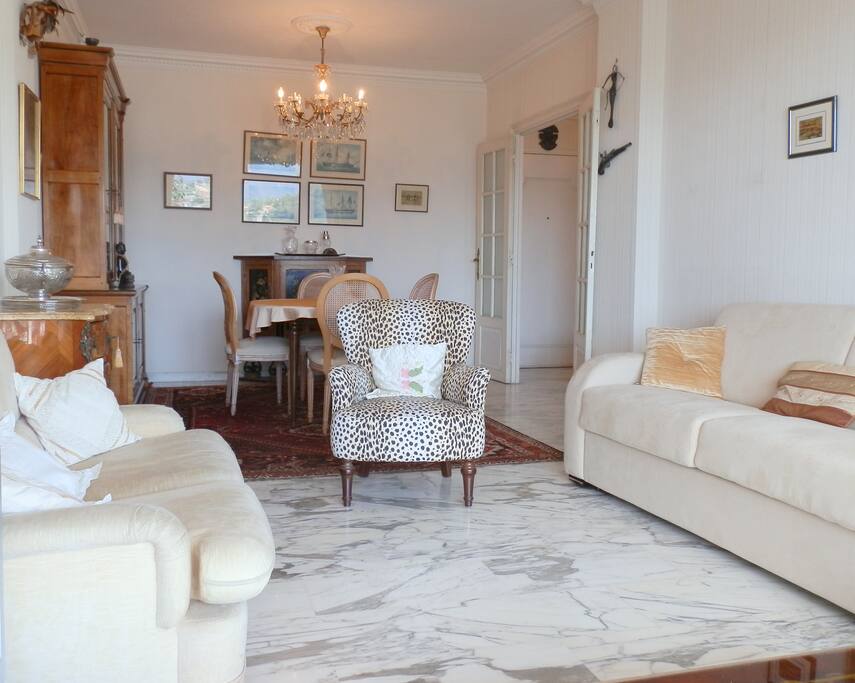 The livingroom and the diningroom