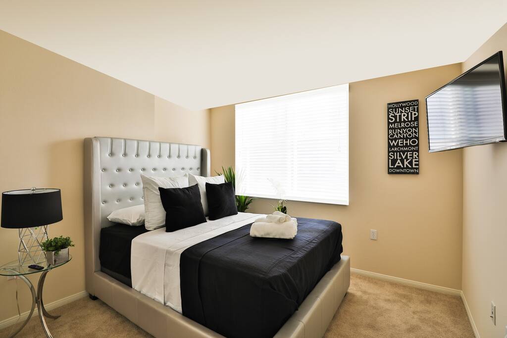 Queen Bedroom