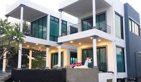 Paknampran in love, beachfront villa in Pranburi
