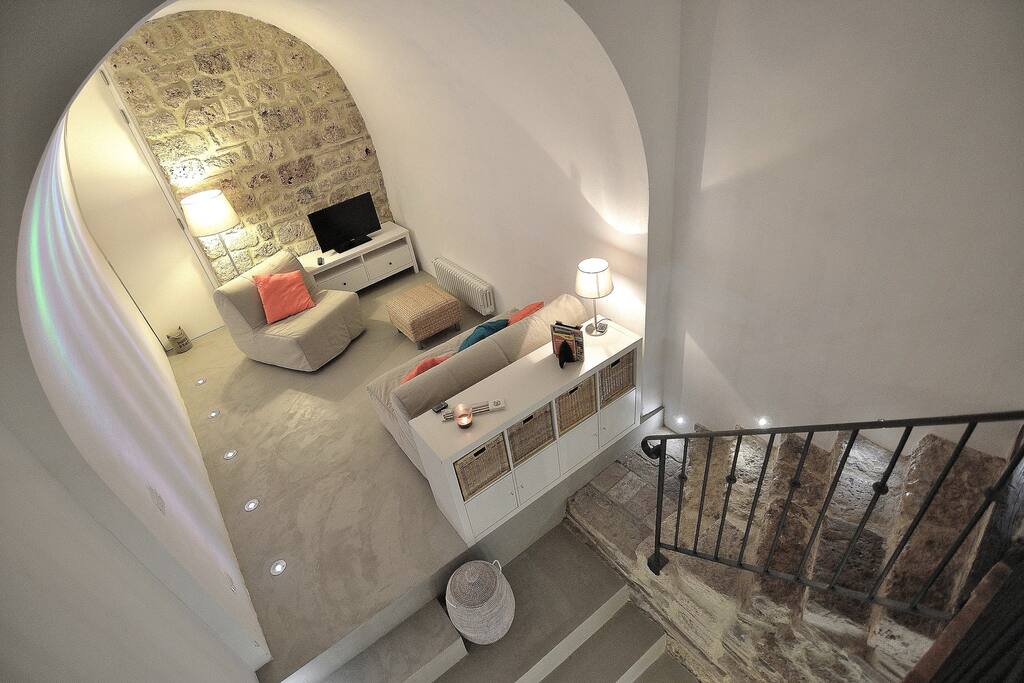 Design Living Room made in the cave. (mid-level floor)