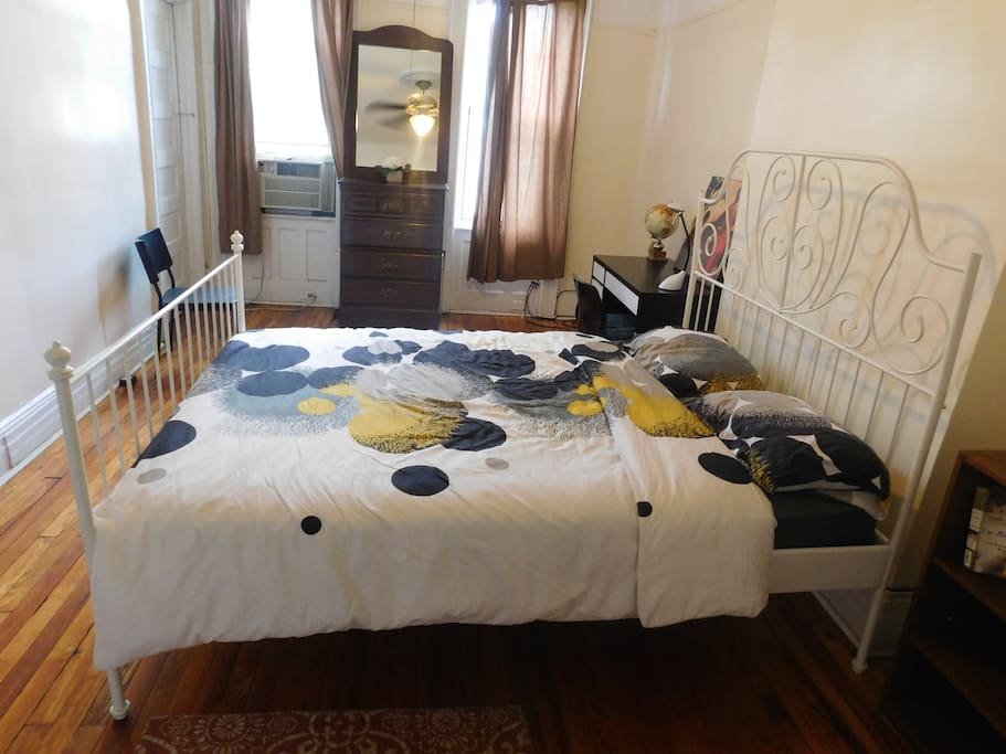 Bedroom#1: Queen Size bed