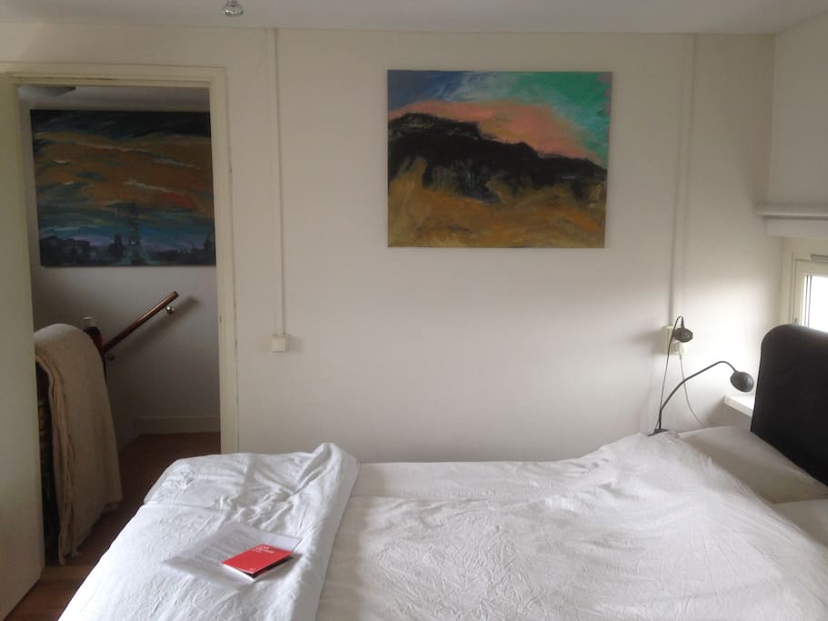 Double bed, separate duvets, private entrance