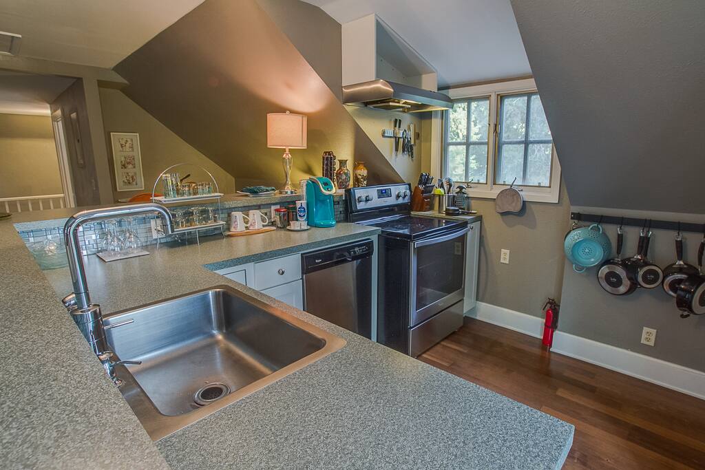 Chef's Kitchen fully stocked with keurig coffee maker & french press, diswasher, microwave and basic cooking supplies. Fancy stuff.