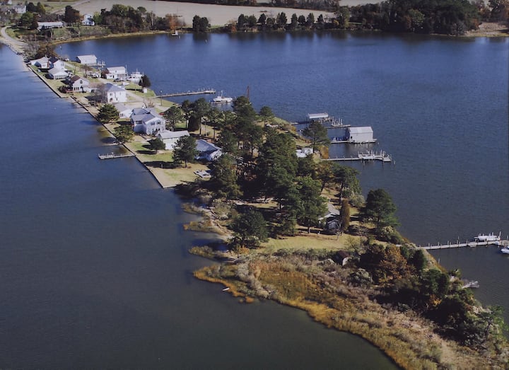 Narrows Beach Cottage Rockfishing Retreat Cottages for Rent in Hague, Virginia, United