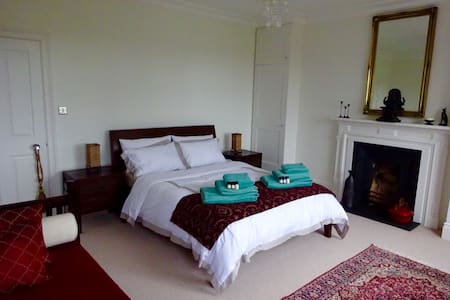 Brilliant Kingsize Room with private bathroom