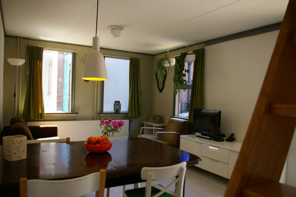 woonkamer vanaf de trap
