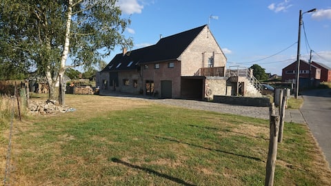 La COUR À CHABOTS B Gîte