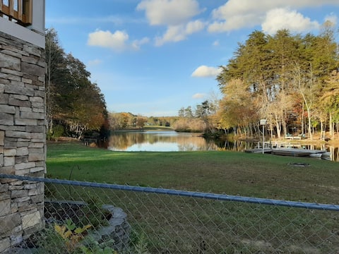 Lake House - pets, fish, play pool, jukebox, kayak