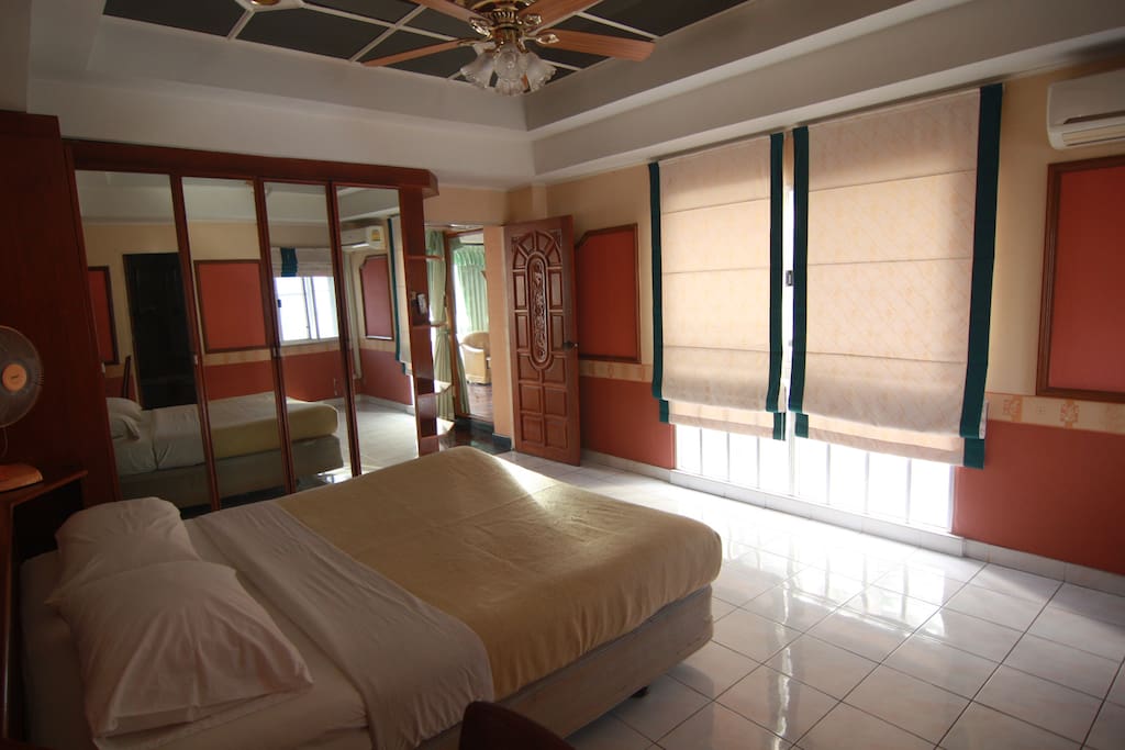 Room 306 master bed room