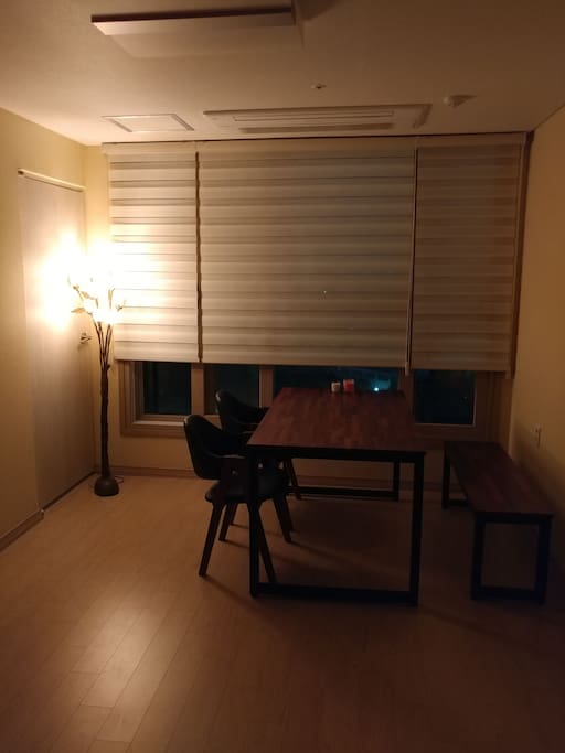 차 한잔 하면서 하루를 마무리 할 수 있는 최고급 테이블!