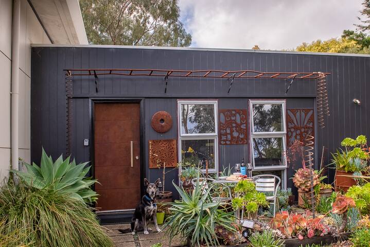 Hideaway on Hermitage