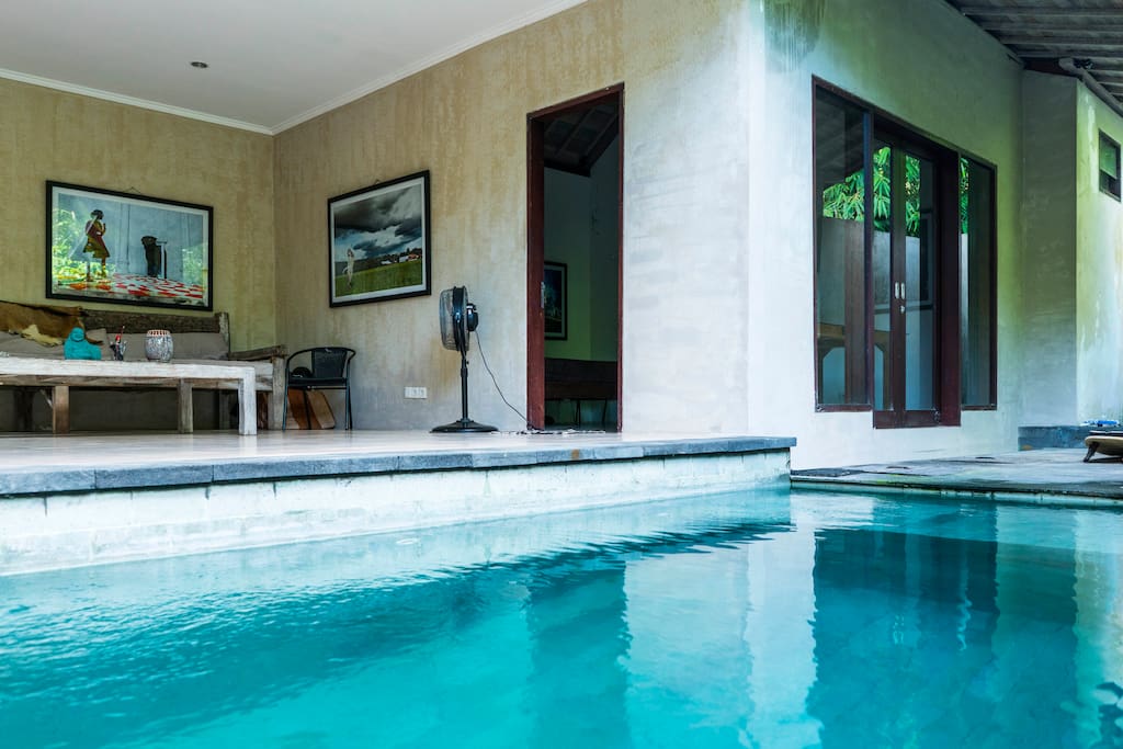 Pool and lounge