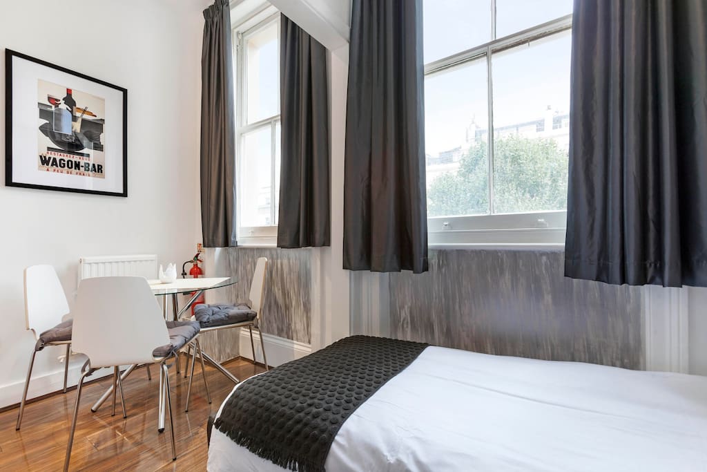 Single Bed, Dining Area