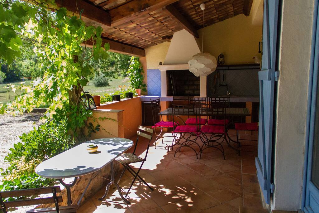 Terrasse et cuisine d'été