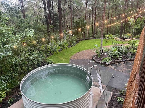Tropical Retreat- sauna heated pool 17min to beach
