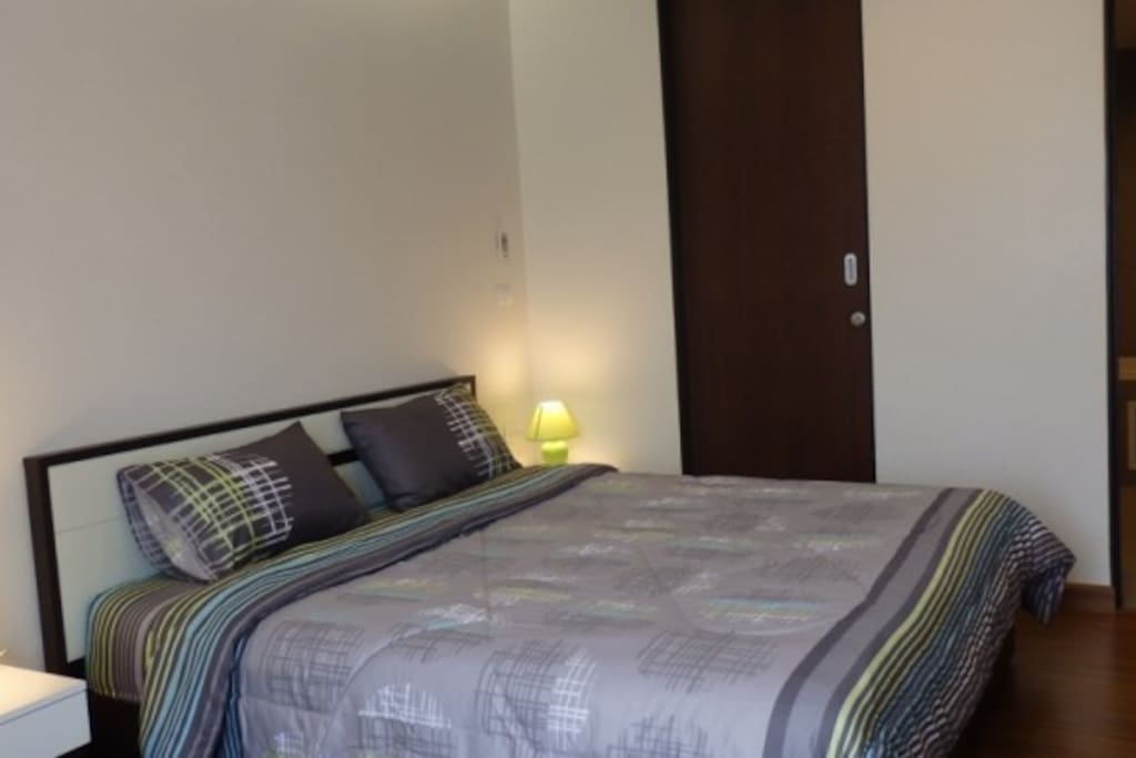 Bed room w/ king size bed and night tabels.