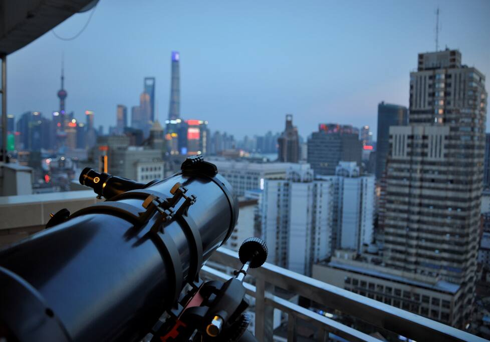 阳台另一侧的陆家嘴外滩全景