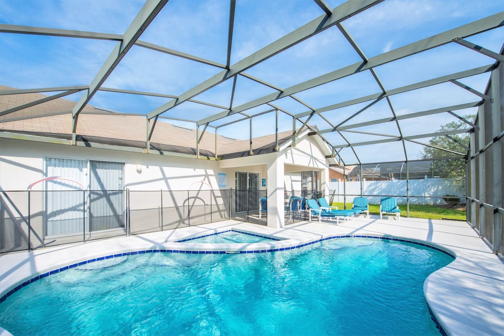 South-facing private pool - private outlook to rear