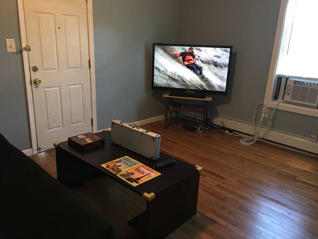 5 beds 2 full bath walk to all AC attractions