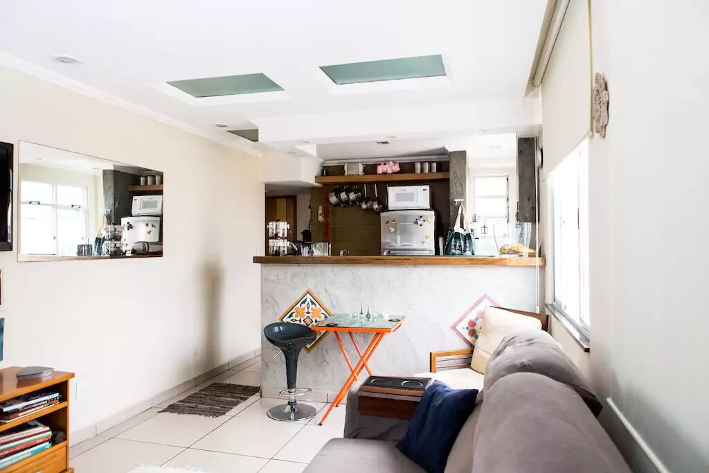 Sala. Cozinha ao fundo