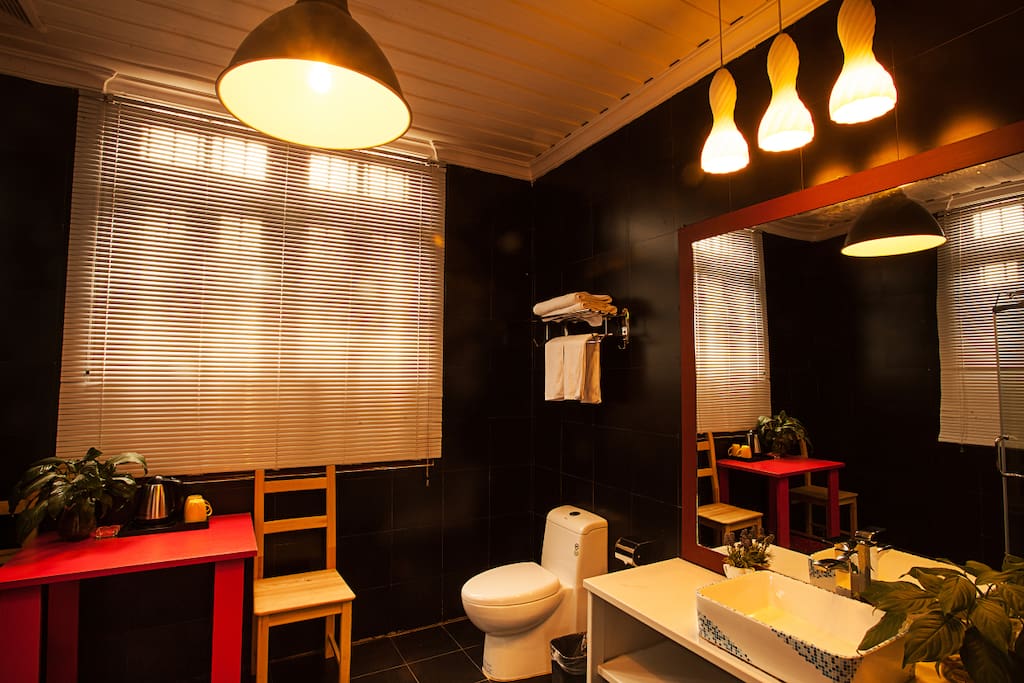 2201 Ophelia Restroom