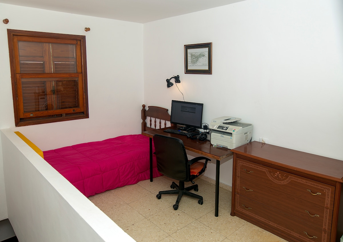 חדר שינה בקומה השנייה