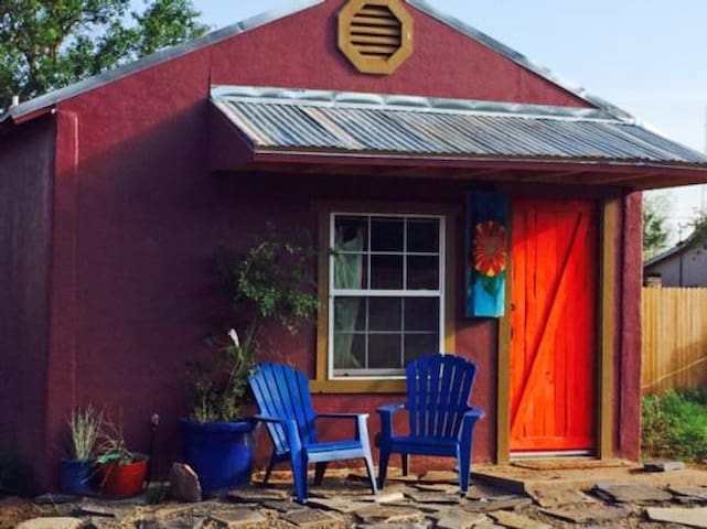Las Casitas Guesthouse- Red Door Casitas
