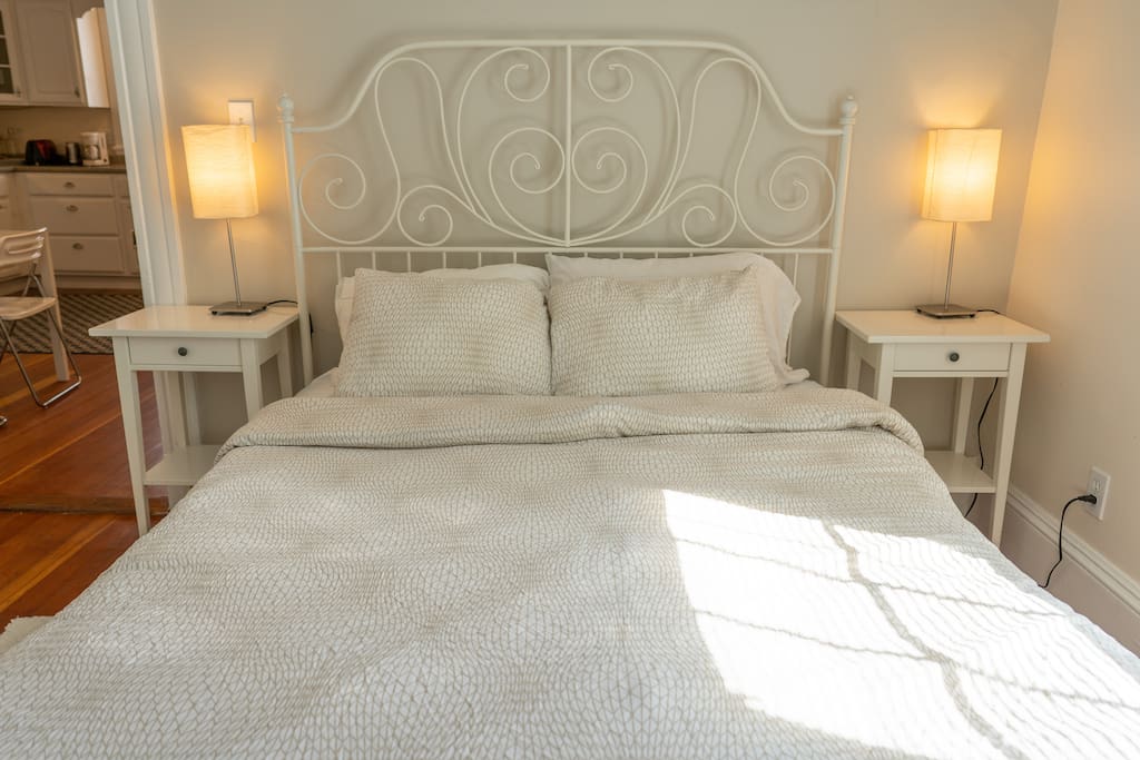 New queen bed in large bedroom facing the garden. Fitted wardrobe and AC in summer.